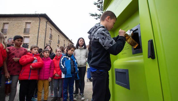 mendigorria-inaugura-un-sistema-pionero-de-reciclaje-de-aceite-usado-de-cocina
