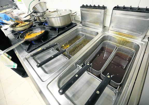 la-bajada-de-un-17-de-la-recogida-de-aceite-usado-en-restaurantes-de-asturias-revela-una-caida-del-consumo-en-hosteleria