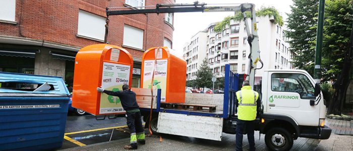 rafrinor-finaliza-la-instalacion-de-los-54-nuevos-contenedores-de-aceite-usado-en-getxo