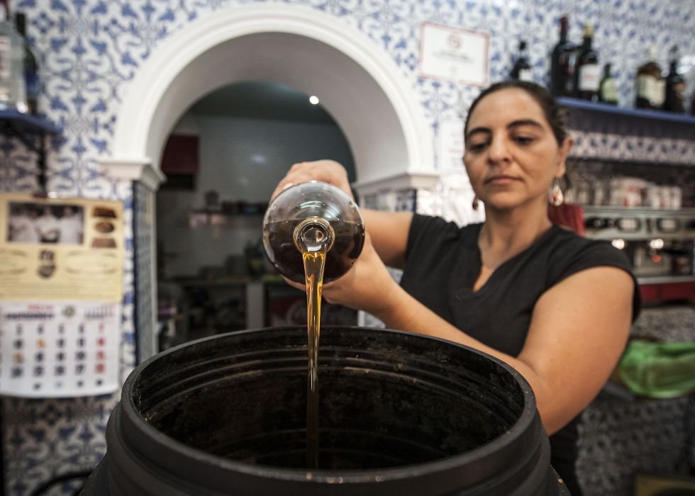 imputada-la-alcaldesa-de-puerto-real-por-dar-a-dedo-la-gestion-de-aceites-usados