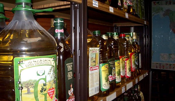 geregras-lleva-al-consistorio-sevillano-ante-competencia-por-monopolizar-la-recogida-de-aceite-usado-en-los-bares