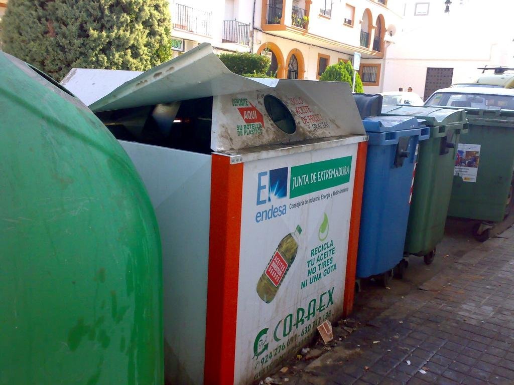 robos-de-aceite-vegetal-usado-de-contenedores-naranjas