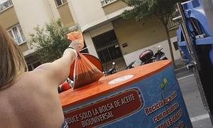 sanlucar-recicla-25-000-litros-de-aceite-usado-al-ano