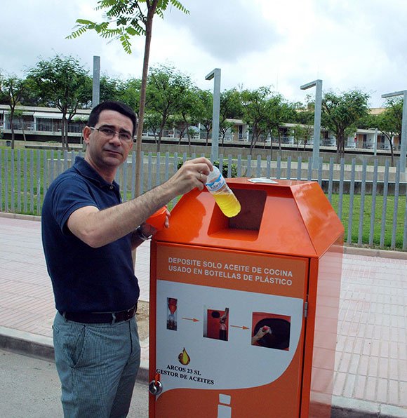 el-ayuntamiento-de-san-vicente-del-raspeig-ha-recogido-4-526-litros-de-aceite-domestico-usado-desde-finales-de-julio-de-2010